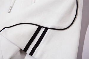 Shorts Bermuda Sportifs Blancs pour Hommes avec Rayures Latérales, Taille à Cordon, Tricotés, Respirants, Tenue Décontractée - Product Image 3