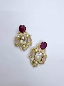 Pendentif baroque plaqué or 18 carats avec pierres précieuses naturelles, perle d'eau douce, Mala avec zircons en cristal, clous d'oreilles et Maangtika - Product Image 2