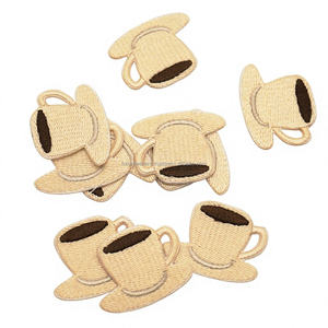 Venta caliente en diferentes formas diseños fútbol amor estilo parches hechos a mano con precios bajos/Tela de sarga adhesivo merrow border - Product Image 1