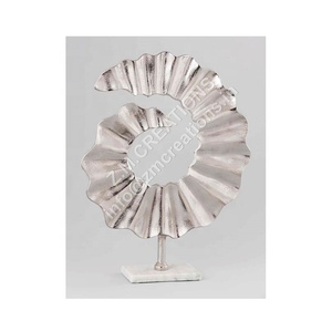 Escultura de Mesa de Aluminio Hecha a Mano, Diseño Único, Tamaño Pequeño, Decoración para el Hogar con Base de Mármol y Color Plateado, Diseño Moderno, Ecológico - Product Image 1