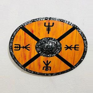 Escudo Redondo de Madera Estilo Vikingo Tradicional, Diseño Nórdico Hecho a Mano para Disfraces Históricos y Decoración del Hogar - Product Image 1