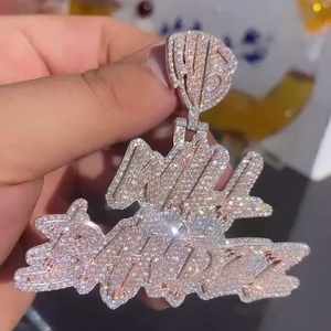 Collar Personalizable con Colgante Estilo Warner Bros. con Logotipo WB, Acabado Blanco Rosado, Nombre Bandzz, Joyería Hip Hop con Moissanita - Product Image 5