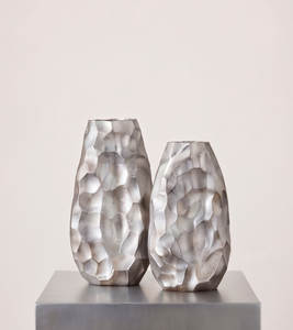 Ensemble de vases contemporains minimalistes en argent, texture sculpturale, objet décoratif d'art, commande en gros - Product Image 3