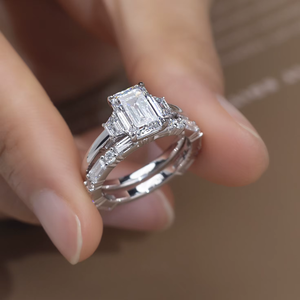 Bague de fiançailles en diamant taille émeraude, argent 925, sertissage pavé, style classique, bijoux fins pour femmes - Product Image 4