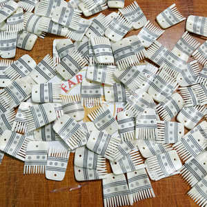 Peine para Barba de Hueso de Búfalo Pequeño Premium, Hecho a Mano con Diseño de Puntos Circulares, a Precio de Mayoreo - Product Image 4