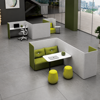 Module de bureau modulaire semi-fermé en tissu, avec panneaux de séparation incurvés, canapé, table et tabourets, mobilier de bureau collaboratif