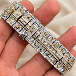Reloj de Lujo Raj Gems con Diamantes, Esfera Analógica de Cuarzo, Correa de Acero Inoxidable de 18 mm, Cristal de 41 mm, Tono Dorado, Números Romanos, Cierre Desplegable - Product Image 4
