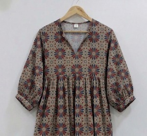 Robe midi bohème pour femmes, en coton écologique, coupe évasée, col en V, à fleurs, tenue formelle, fabriquée à la main, fournisseur Inde - Product Image 1