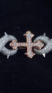 สร้อยข้อมือแบบ Iced Out Cross ทองคำแท้ 10K เงินแท้ เพชรเพาะเลี้ยง 7.5 กะรัต ผ่านการทดสอบ หนักแน่น สไตล์ฮิปฮอป ขายส่งจากโรงงาน - Product Image 5