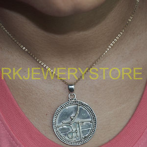 Colgante hecho a mano de plata de ley 925 con símbolo tribal abstracto, colgante redondo, joyería étnica minimalista, regalo para mujeres y hombres - Product Image 2