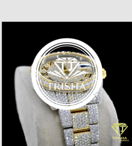 Montre en or jaune haut de gamme entièrement sertie de pierres de moissanite VVS étincelantes et au style classique - Product Image 4