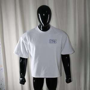 เสื้อยืดคอกลมสีขาวแขนสั้นทรงปกติสำหรับผู้ชายคุณภาพสูง พิมพ์ลายพัฟสีน้ำเงิน ผ้าถักคอตตอน 100% - Product Image 1
