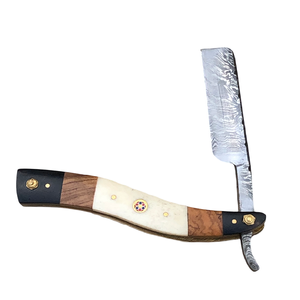 มีดโกนหนวดเหล็กดามัสกัสทำมือแบบกำหนดเอง พร้อมด้ามจับทำจากเขาแกะ สำหรับช่างตัดผมโกนหนวดและโกนเครา - Product Image 1