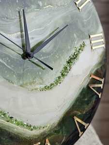 High Quality Resin Wall <b>Clock</b> Abstract Green Unique Design Handmade Resin for Home Hotel Restaurant Decorative Wedding Gift - Product Image 4