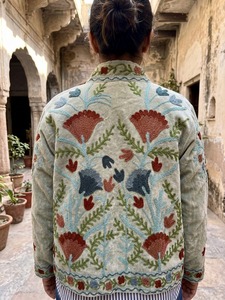 Veste en velours brodée de fleurs pour femmes, veste à manches longues à col montant à motif floral gris, vente en gros - Product Image 4