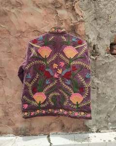 Veste courte d'hiver pour femme, brodée à la main style Suzani, avec rembourrage en coton matelassé, idéale pour la plage ou l'hiver - Product Image 3