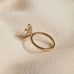 Bague en or massif avec diamant CZ blanc brillant taille hexagonale, halo caché et 6 griffes, design pour usage quotidien - Product Image 6