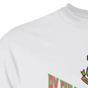 Camiseta blanca de manga corta con estampado de letras griegas y escudo, cuello redondo, informal, para mujer, ropa de moda urbana - Product Image 3