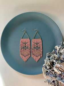 Pendientes de flecos geométricos con cuentas de color rosa pastel, joyería bohemia hecha a mano, accesorios de moda estéticos elegantes para mujer - Product Image 5