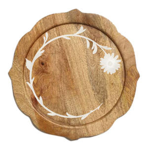 Assiette de service ronde en bois de manguier écologique avec motif de feuille peinte à la main, plateau décoratif pour mariage, hôtel et restauration fine - Product Image 4