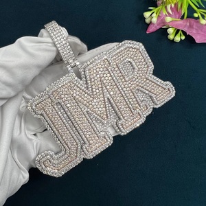 Collier Pendentif Personnalisé Hip Hop en Moissanite pour Homme, en Argent Sterling 925, Lettre Bling Sertie Griffe, Certifié IGI - Product Image 4