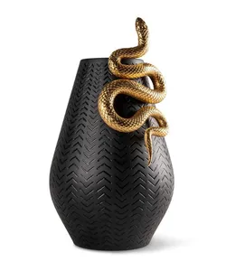 Florero Decorativo de Metal de Alta Gama, Diseño Costero, Hecho a Mano, Ecológico, para un Hogar Elegante, Espacios Modernos, Bodas - Product Image 1