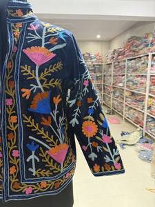 Chaqueta de lana con bordado floral a mano para mujer, cuello mandarín, manga larga, estilo étnico de otoño, cierre de cremallera, regalo para ella - Product Image 3