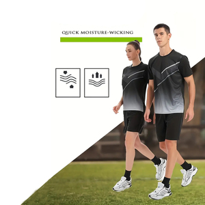 ชุดออกกำลังกายวิ่งแห้งเร็ว ระบายอากาศได้ดี น้ำหนักเบา ผลิตโดย OEM ชุดเสื้อยืดรัดรูปและกางเกงขาสั้น โดย AMAZING INDUSTRIES - Product Image 3