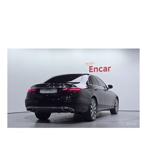 Mercedes-Benz Classe E E350 4MATIC Exclusive 2023, 60 585 km, Boîte de vitesses automatique, Sièges en cuir, Volant à gauche, Caméra de recul - Product Image 2