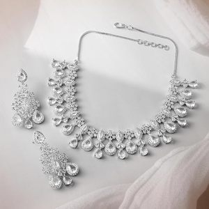 Ensemble collier et boucles d'oreilles en alliage plaqué or avec zircon, design classique pour femmes, bijoux de mariage - Product Image 3