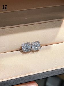 Boucles d'oreilles clous effet illusion en diamant de laboratoire taille Asscher, or blanc 14K, grappe carrée, style statement - Product Image 6