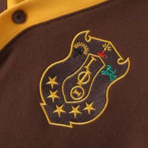 Cárdigan de Forro Polar Marrón Dorado Iota Phi Theta, Ropa Griega de Fraternidad, Suéter con Botones, Ajuste Elegante y Clásico de Primera Calidad - Product Image 2