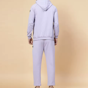 Conjunto Deportivo para Hombre con Sudadera con Capucha en Colores Pastel – Sudadera y Pantalones Deportivos Casuales Minimalistas con Detalle de Parche - Product Image 2