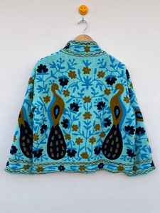 Veste Suzani Paon Faite Main pour Femme – Manteau Bohème Chic à Motifs Floraux – Vêtement d'extérieur Festif et Tendance pour l'Hiver - Product Image 2