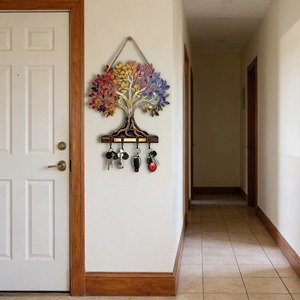 Porte-clés mural en bois à motif d'arbre coloré, design original, pour le rangement des clés, la décoration et l'organisation de l'entrée, provenant d'Inde. - Product Image 6