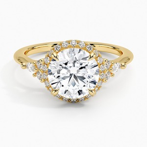 Bague de fiançailles en diamant taille brillant rond en or blanc 18 carats avec sertissage à griffes et pierres latérales, style classique pour femme - Product Image 1