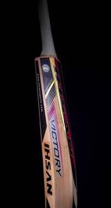 Bate de críquet ihsan sports victory V1 edition English Willow con funda de bate de regalo, agarre adicional y lámina protectora, todo incluido. - Product Image 4