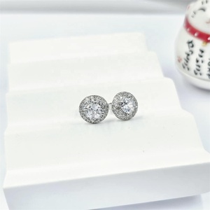 ต่างหูทองเหลืองชุบโรเดียมสีขาวทันสมัยสำหรับงานปาร์ตี้เครื่องประดับแฟชั่น - Product Image 2