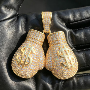 Collier pendentif gant de boxe doré avec symbole du dollar, zircone cubique pavée, plaqué or 14 carats, style hip-hop pour homme - Product Image 2