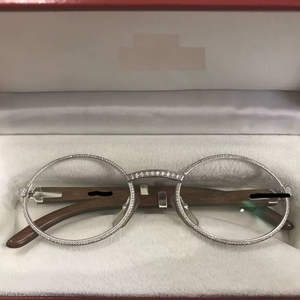 Gafas de Sol Unisex Elegantes con Diamantes Moissanite, Estilo Sofisticado, Lentes Negros, Cómodas y Anti-Reflejantes para el Uso Diario - Product Image 1