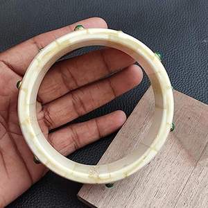 Brazalete de Latón Chapado en Oro, Hecho a Mano de Forma Ética, Estilo Vintage, Unisex, Artesanía Cristiana Tradicional - Product Image 3