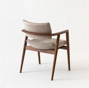 Chaise de salle à manger en teck massif avec accoudoirs – Chaise rembourrée moderne pour restaurant et hôtellerie - Product Image 5