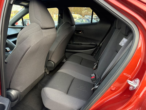 Toyota C-HR Híbrido Enchufable SUV Compacto Crossover Transmisión Automática Volante a la Izquierda Vehículo Familiar Eficiente en Consumo de Combustible - Product Image 4