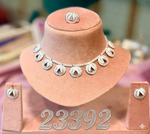 MOLL JEWELLERS Ensemble de bijoux ethniques traditionnels plaqués or pour mariée, modèle 23391, collier suspendu motif triangle en zircon, anniversaire - Product Image 2