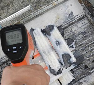 Charbon de bois en briquettes carrées fabriqué à la machine, en bambou noir, sac de 10 kg, prix usine, pour barbecue extérieur et camping - Product Image 6