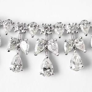 Collar de Lujo en Oro Blanco de 14K con Diamantes Cultivados en Laboratorio de 20.43ct en Forma de Pera con Engaste Halo, Certificado IGI, Joyería Fina en Oro Rosa - Product Image 3