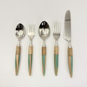 Juego de Cubiertos de Acero Inoxidable con Acabado Espejo y Mango de Resina para Hogar, Cocina y Restaurante a un Precio Razonable - Product Image 3