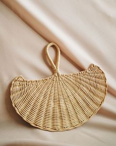 Éventail en paille tressé à la main sophistiqué, en fibres naturelles de rotin, élégant, pour plage tropicale, fête, cadeau décoratif - Product Image 2