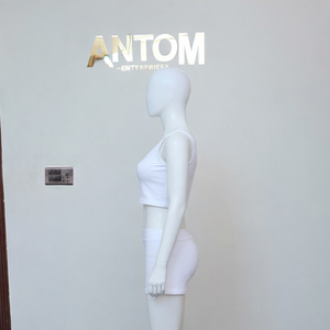 ชุดเซ็ตเสื้อครอปท็อปและกางเกงจ็อกเกอร์ขาสั้นผ้าถักลำลองสีพื้นสำหรับผู้หญิงปี 2024  แบบสองชิ้น พร้อมเสื้อยืดปักโลโก้ตามสั่ง ผ้าฝ้าย 100% - Product Image 3