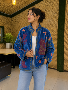 Blouson bomber brodé en coton bleu fait main |   Veste unisexe écologique respirante à motif floral pour l'automne et l'hiver |   Artisan Bohème - Product Image 1